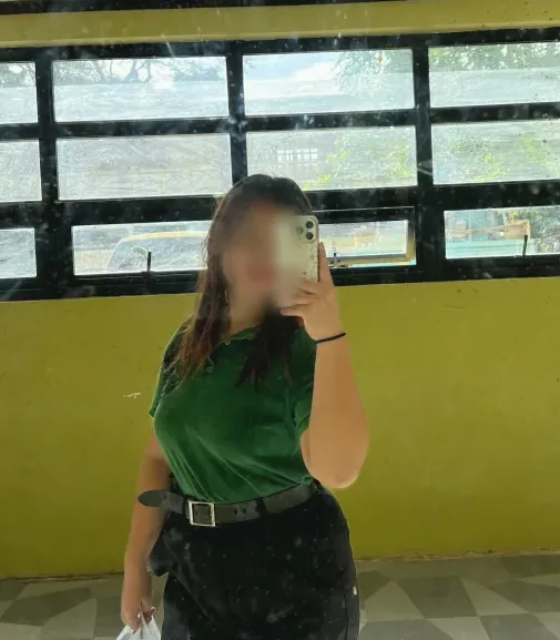 Büsra, 19