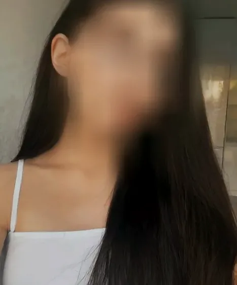 Carla, 23