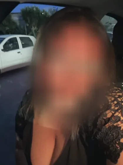 Claudia, 40