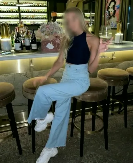 Ela, 34