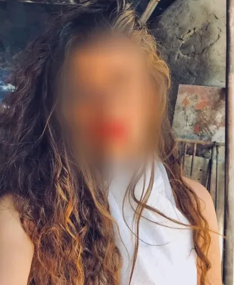 Emma, 32