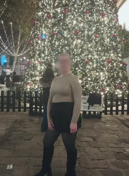 Nina, 23