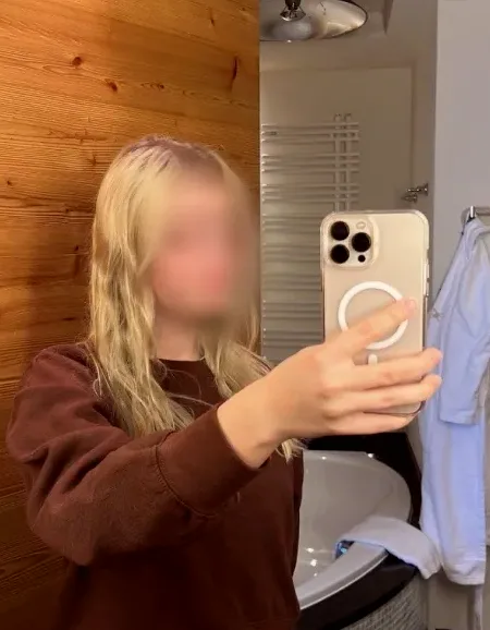 Sophie, 20
