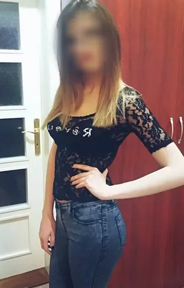 Stefanie, 32