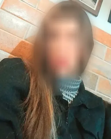Viktoria, 25